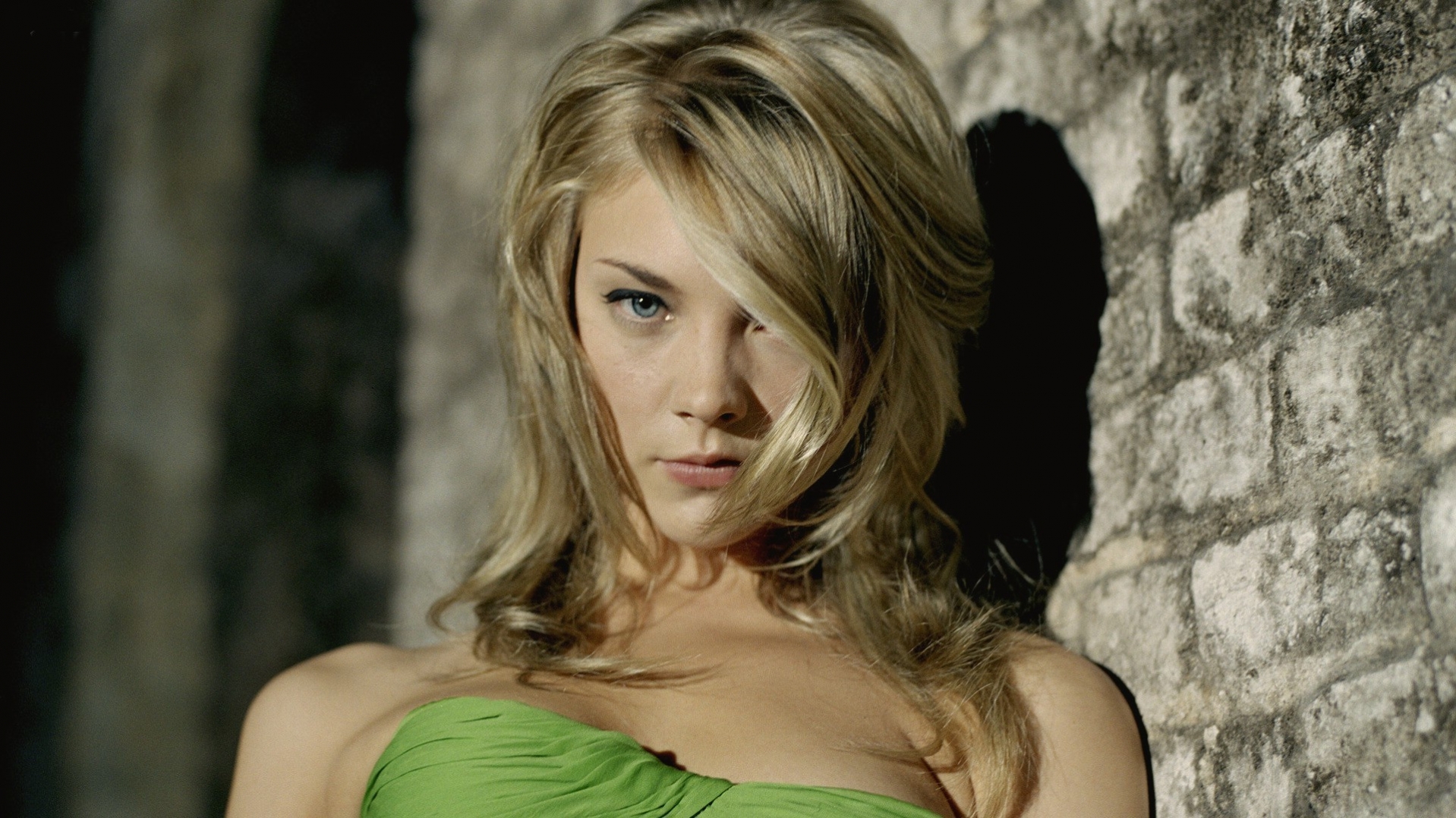 Download Natalie Dormer Sexy Bold Picture HD Wallpapers