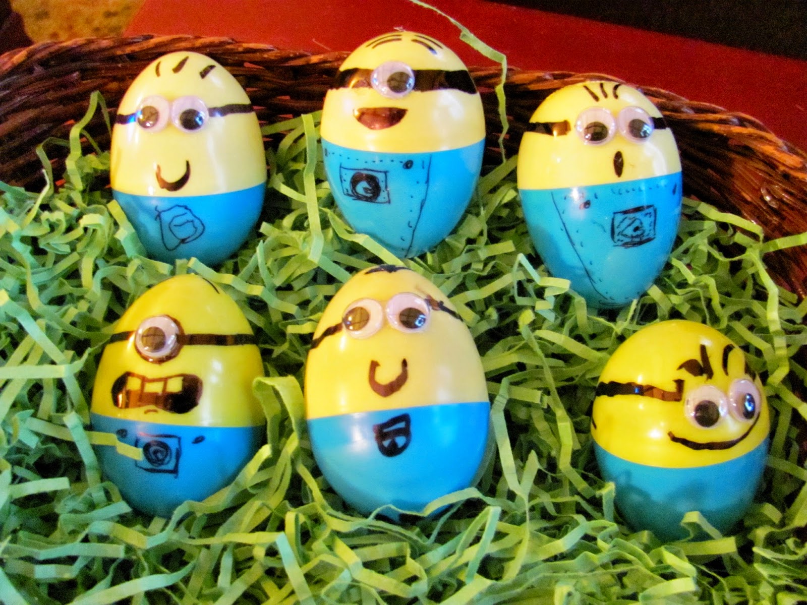 Happy Easter Minions To make the crazy minions from