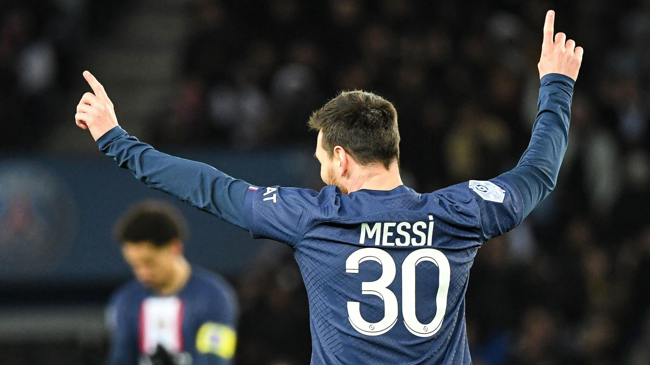Paris Saint Germain 2 0 Angers Lionel Messi scores on return as