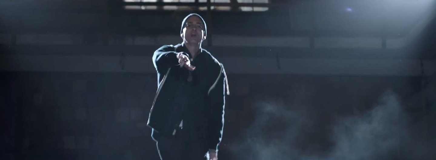 Eminem Et Sia Se Confient Avec Le Visuel De Guts Over Fear
