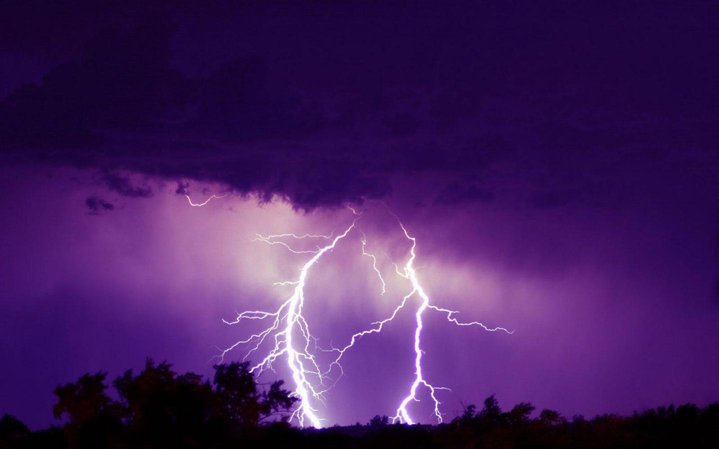 Desktop Wallpaper Lightning During A Thunderstorm