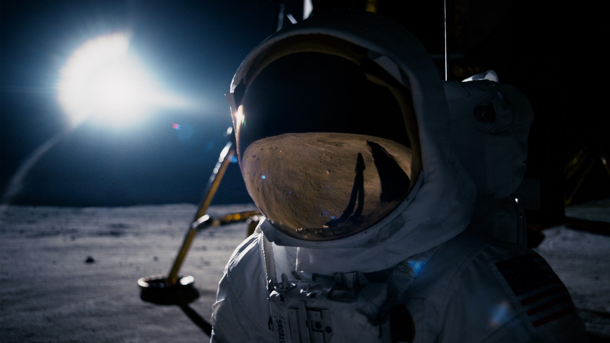 Cinematographer Linus Sandgren Fsf Shoots The Moon For First Man