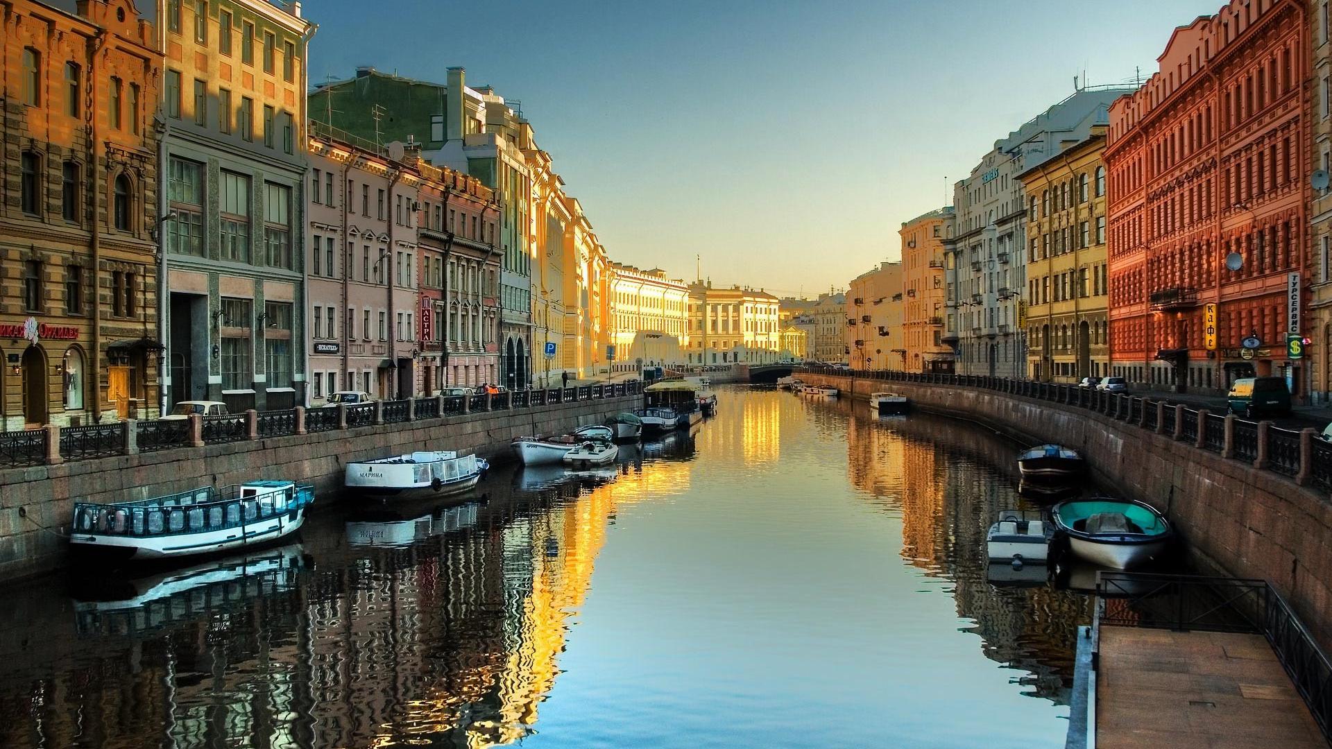 Still River Through St Petersbourg HD Wallpaper