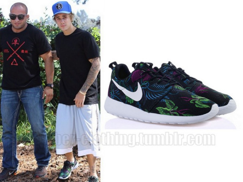 Justin With A Fan In Los Angeles Ca Nike Roshe Run Print Shoes