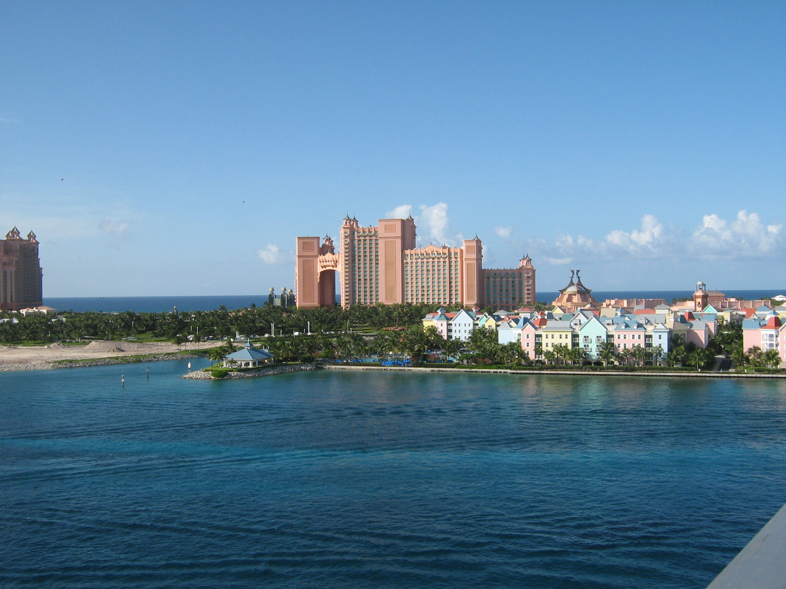 atlantis paradise hotel on island bahamas