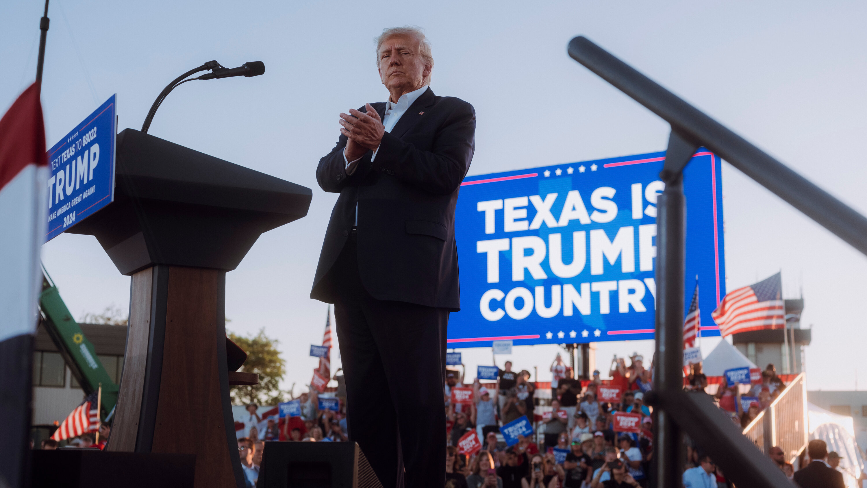 As Trump Rallies In Texas His Followers Shore Up Bid Wallpaper