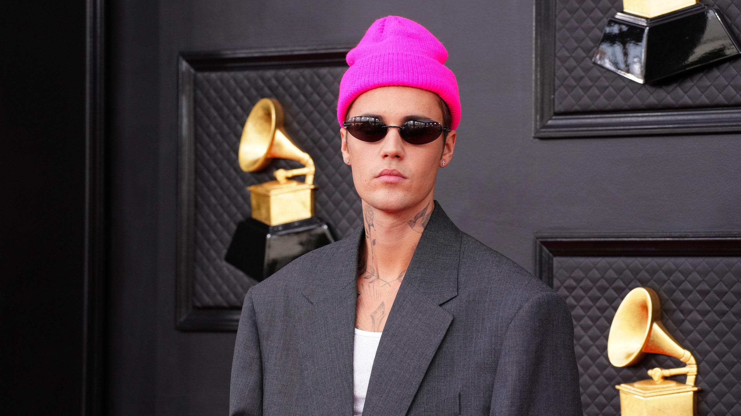 Justin Bieber S Massive Grammys Suit Took The Big Fit Literally Gq