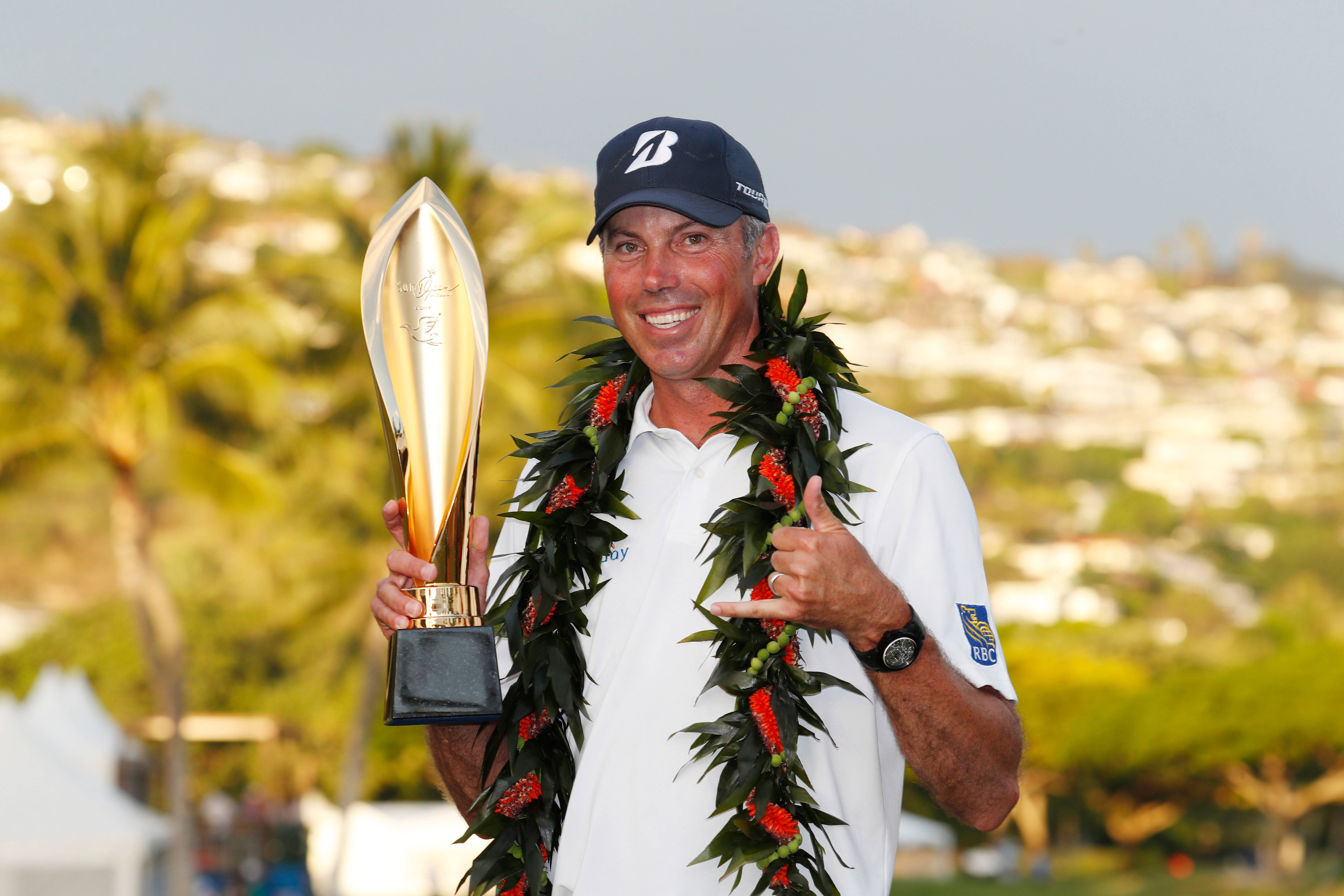 Matt Kuchar With Garland And Trophy Wallpaper