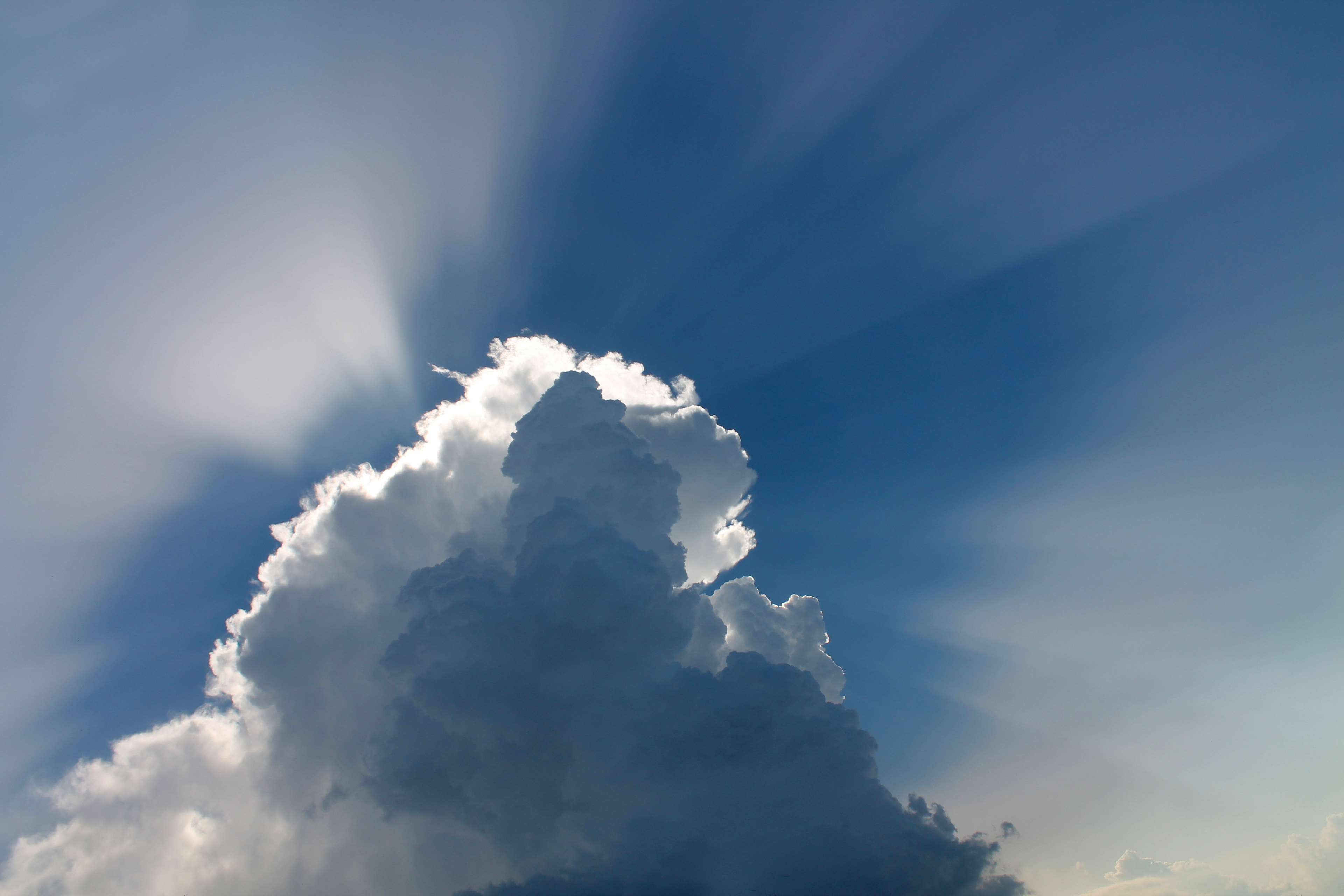Best Couple With Cloud Sky Backlight Wallpaper Image