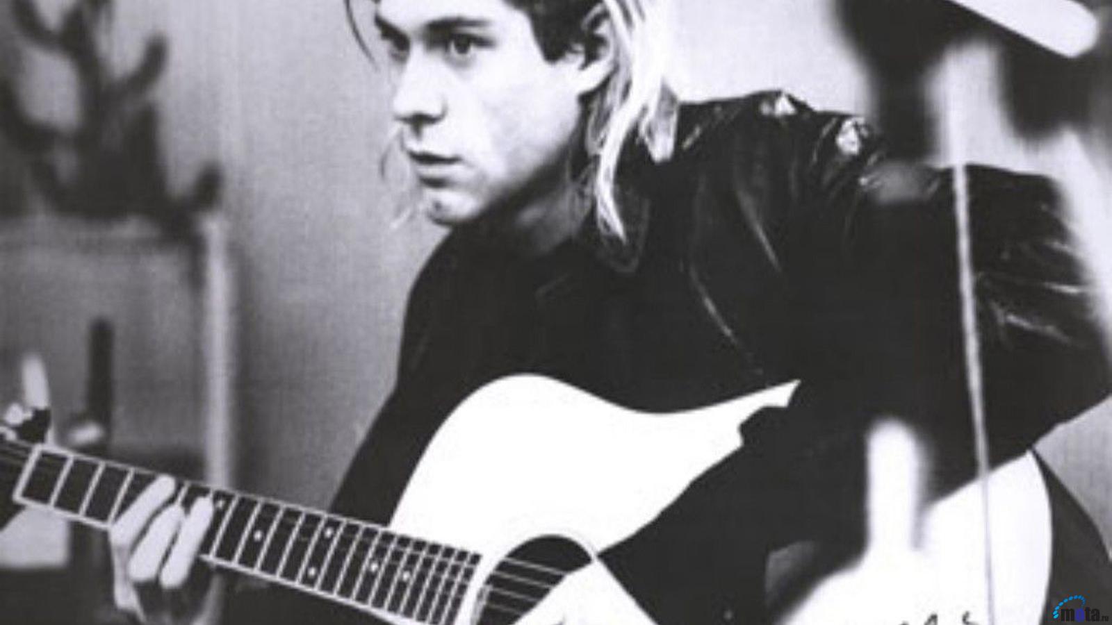 Wallpaper Kurt Cobain playing guitar 1600 x 900 widescreen Desktop