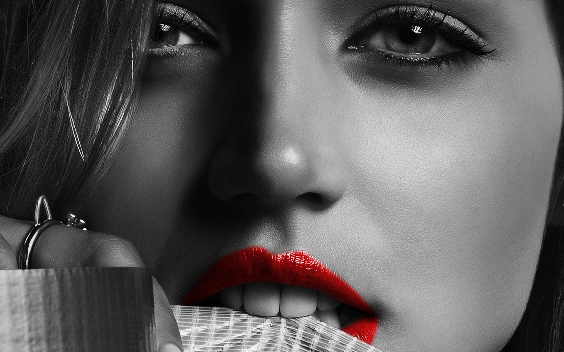 Red Lips Desktop Wallpaper