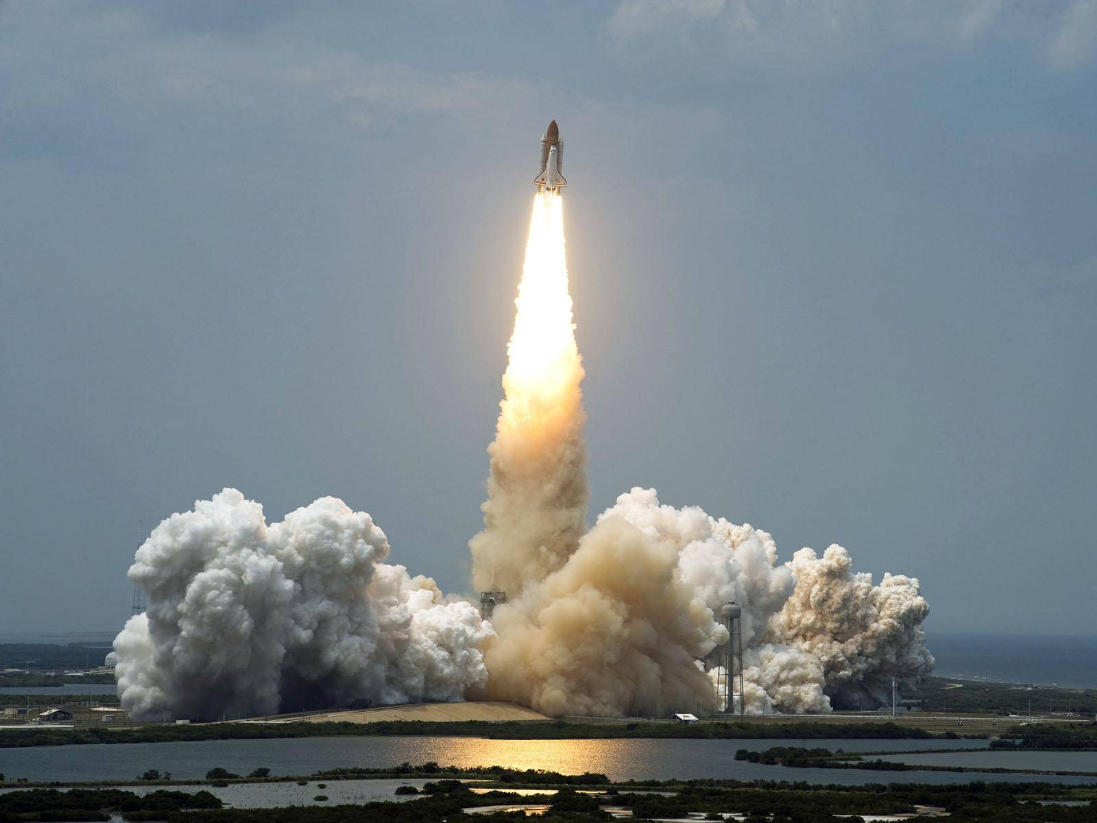 Nasa S Space Shuttle Atlantis Launches