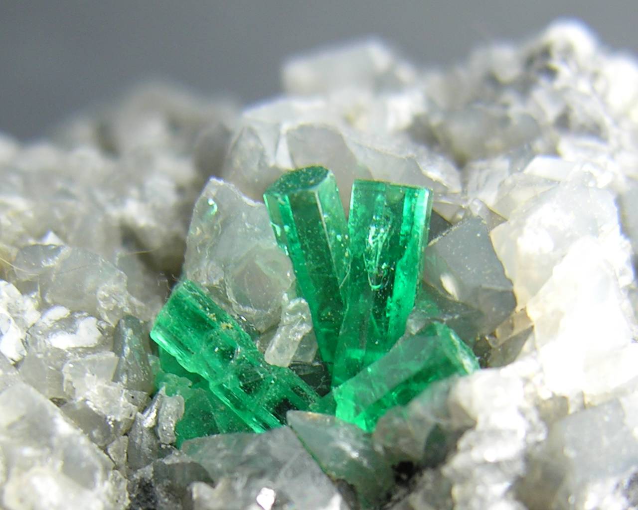 Green Crystals Wallpaper Macro Emerald
