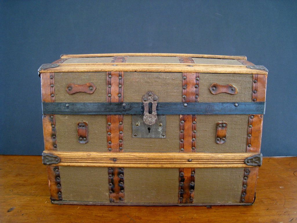 Antique Dome Top Doll Trunk C Miniature Steamer Rcl233