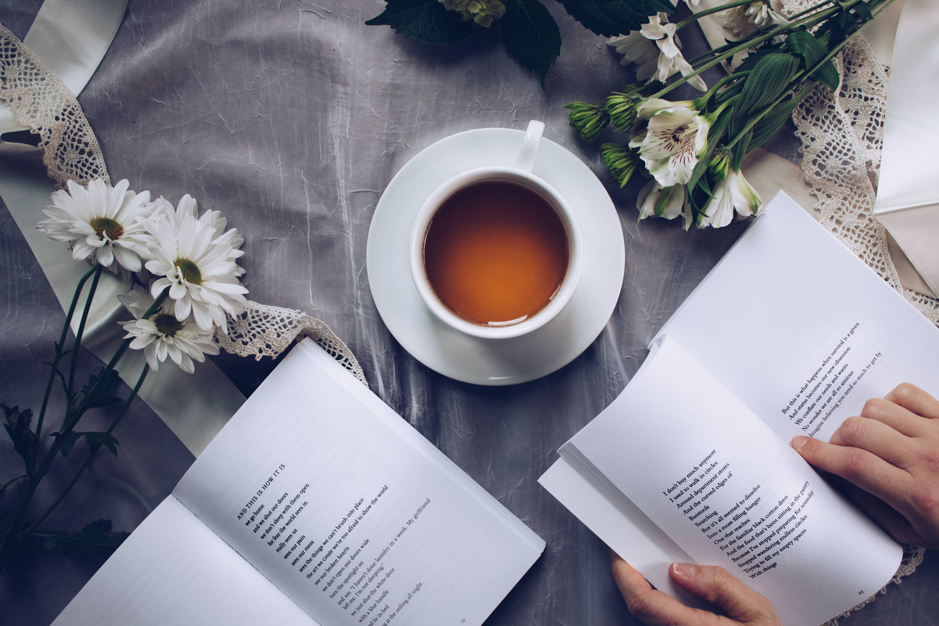Aesthetic Book Desktop Wallpaper