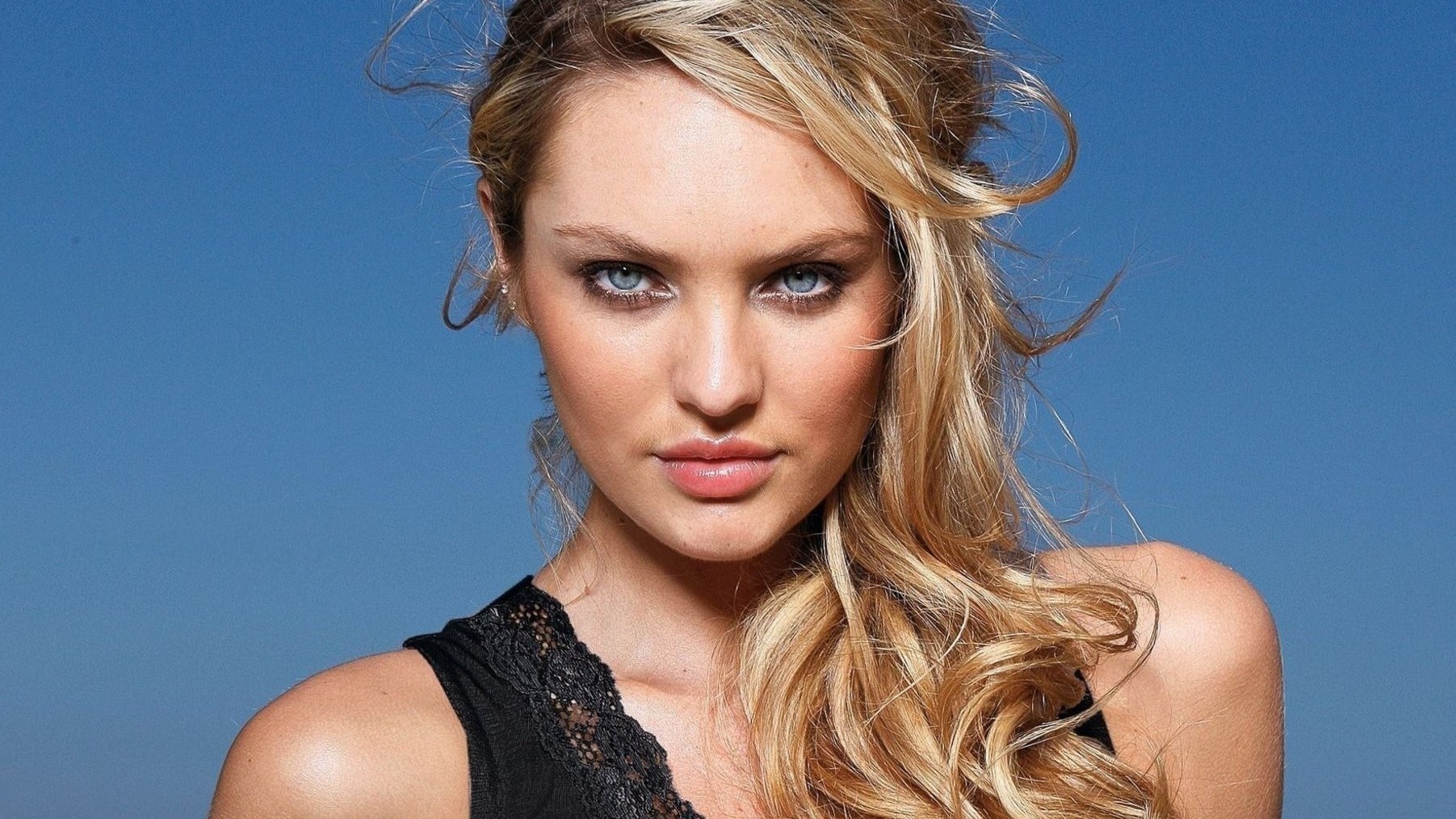 Candice Swanepoel HD Wallpaper
