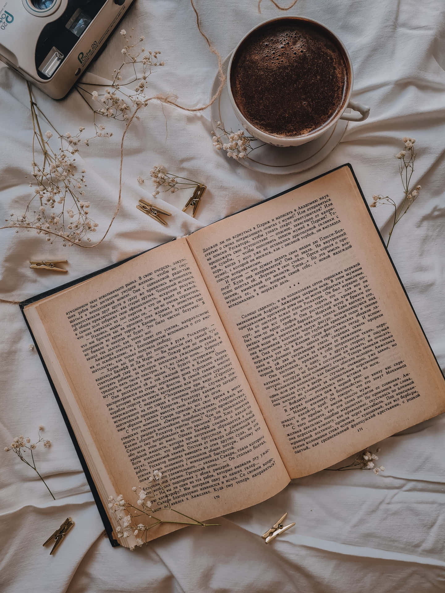 Aesthetic Book Picture Wallpaper