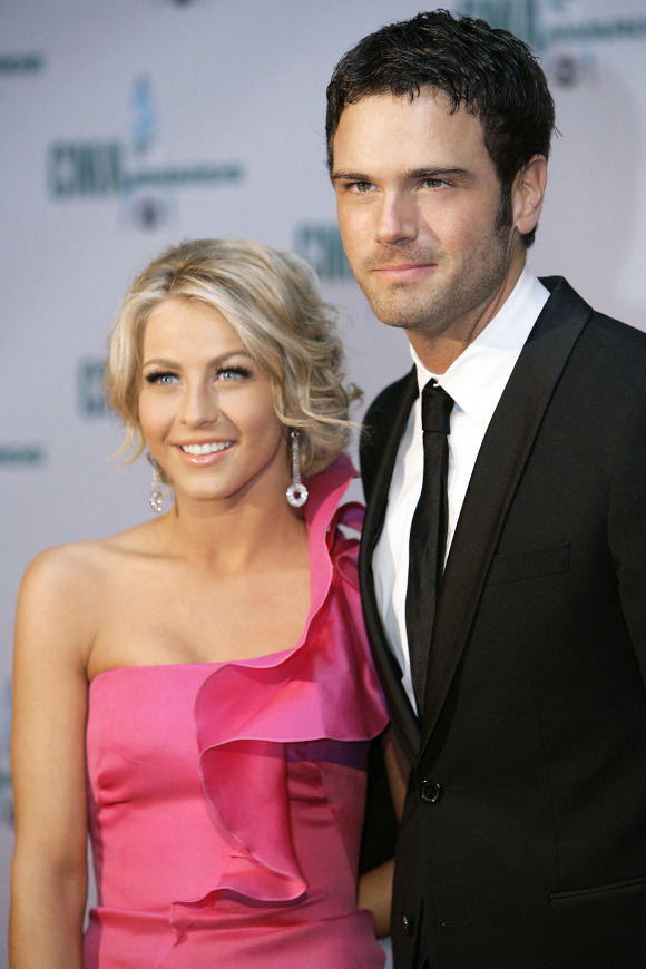Chuck Wicks And Julianne Hough A Collection Of Wallpaper On