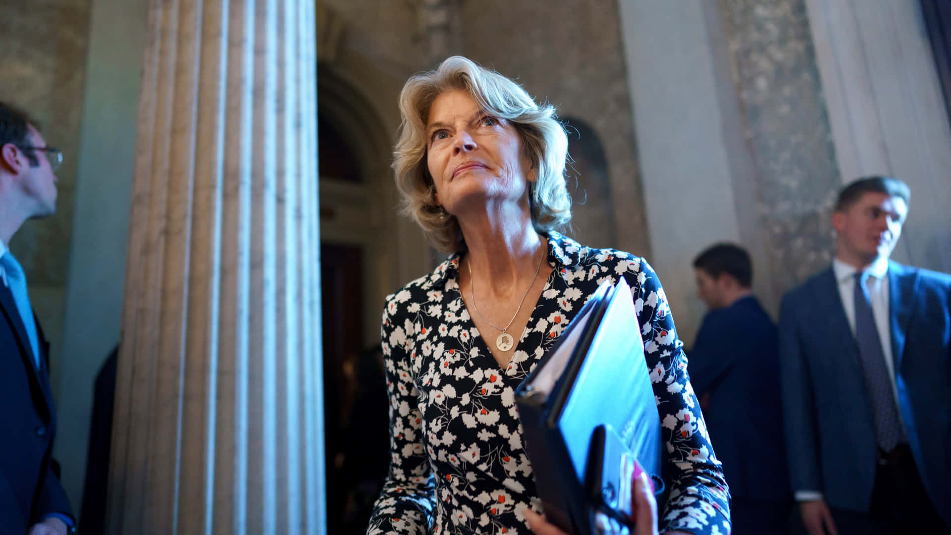 Lisa Murkowski Walking Holding Documents Lp3m0rvr569dfuag Wallpaper