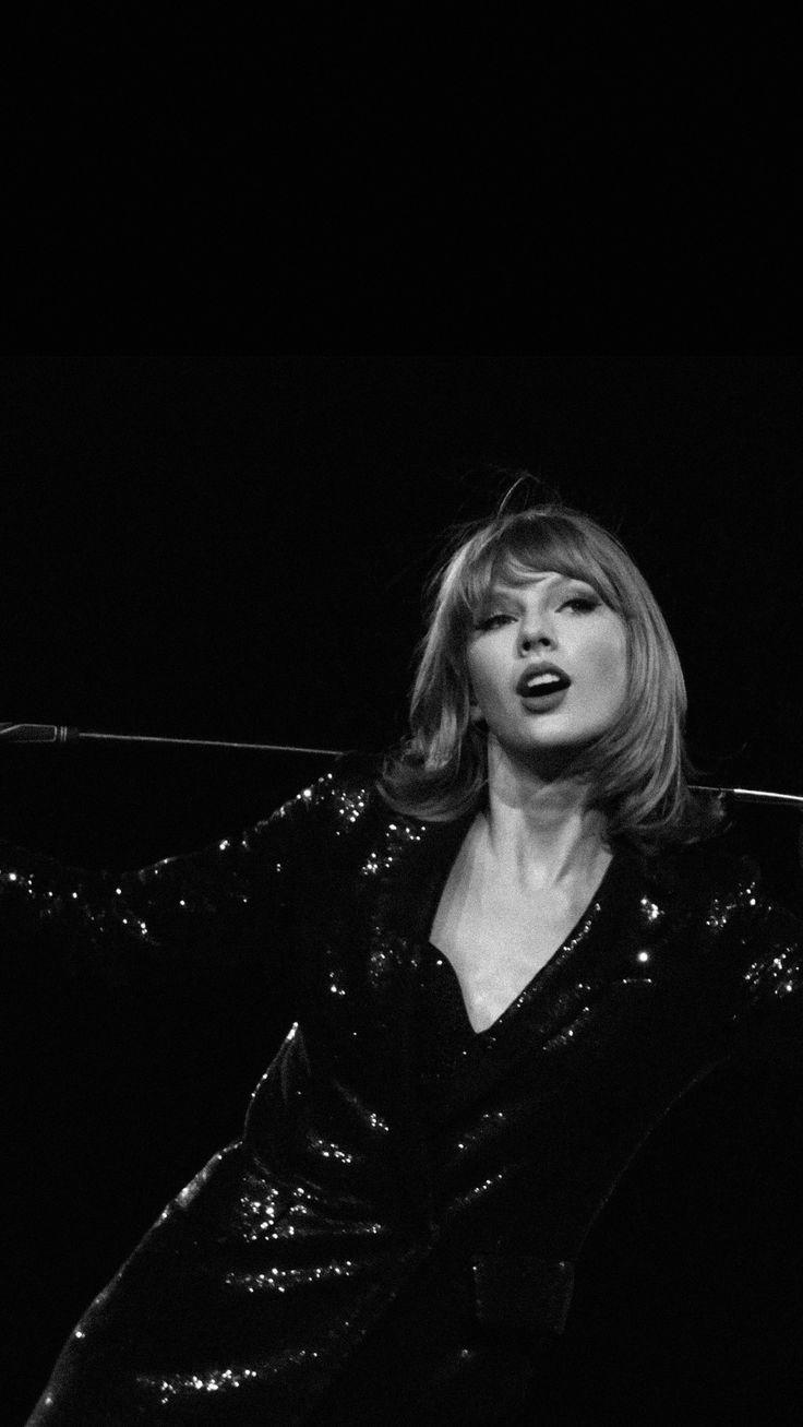 Black And White Taylor Swift Wallpaper