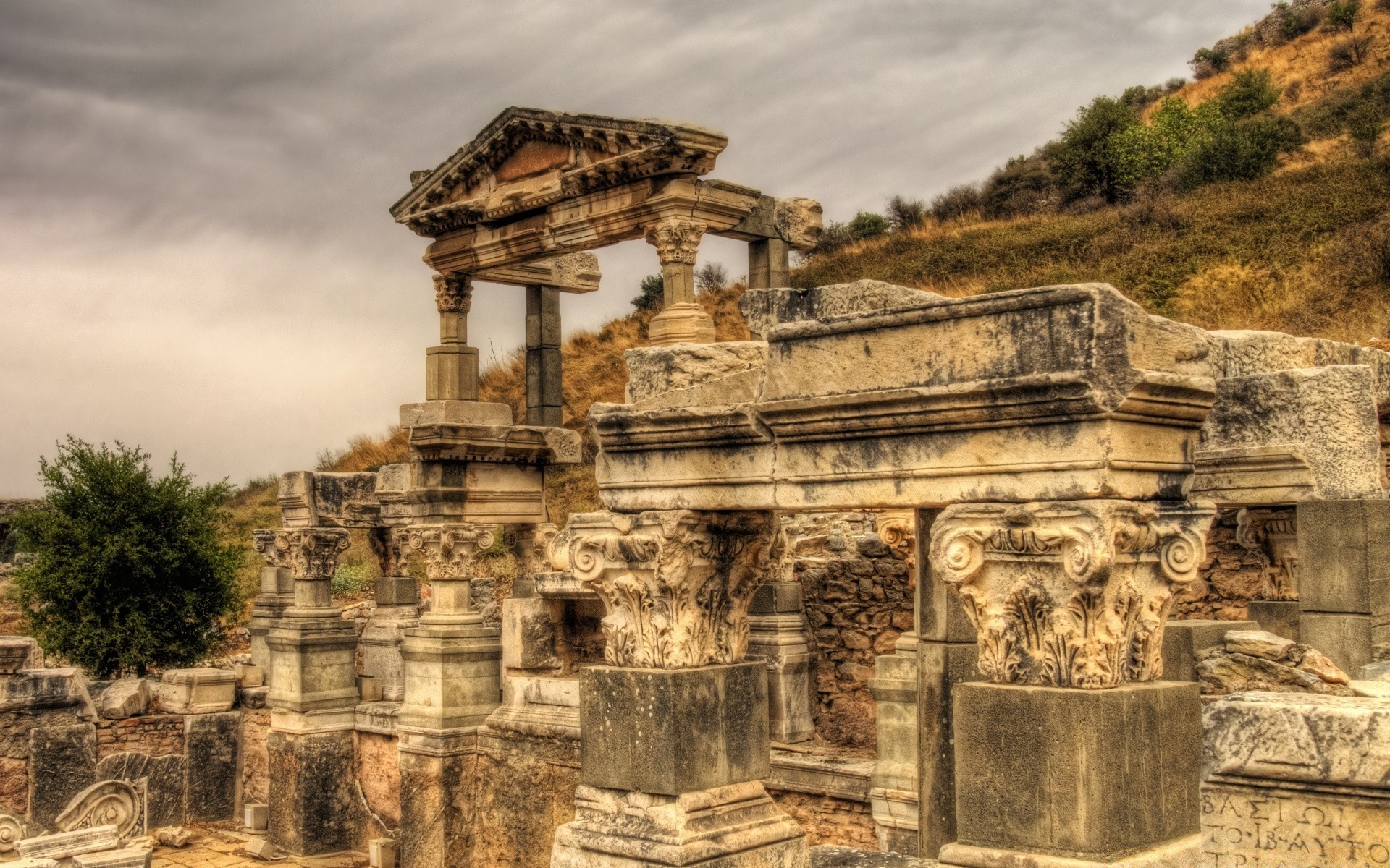 A Temple In The Ruins Of Ephesus Turkey Phone Wallpaper