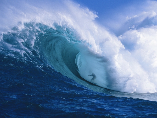 Surfing Maui Jaws Bay Wallpaper Desktop