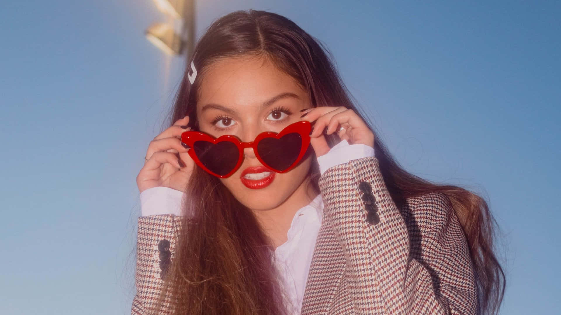 Olivia Rodrigo Background Wallpaper
