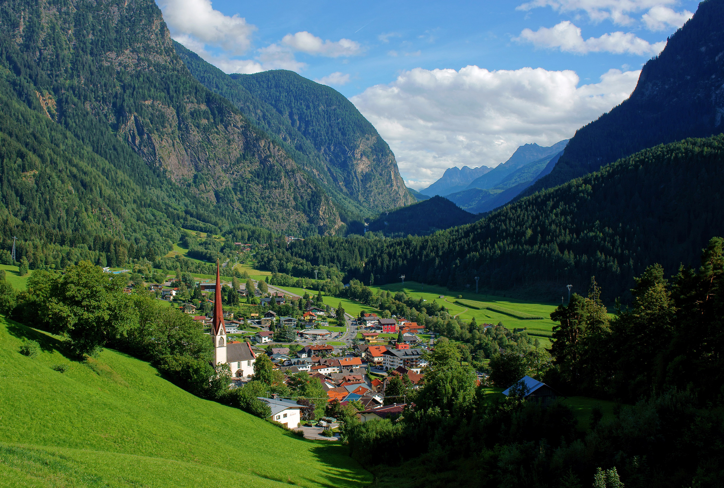 Mountain Village In Austria HD Wallpaper Hintergrund