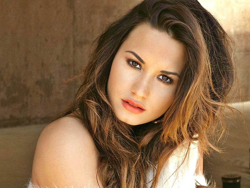 Demi Lovato HD Wallpaper Image