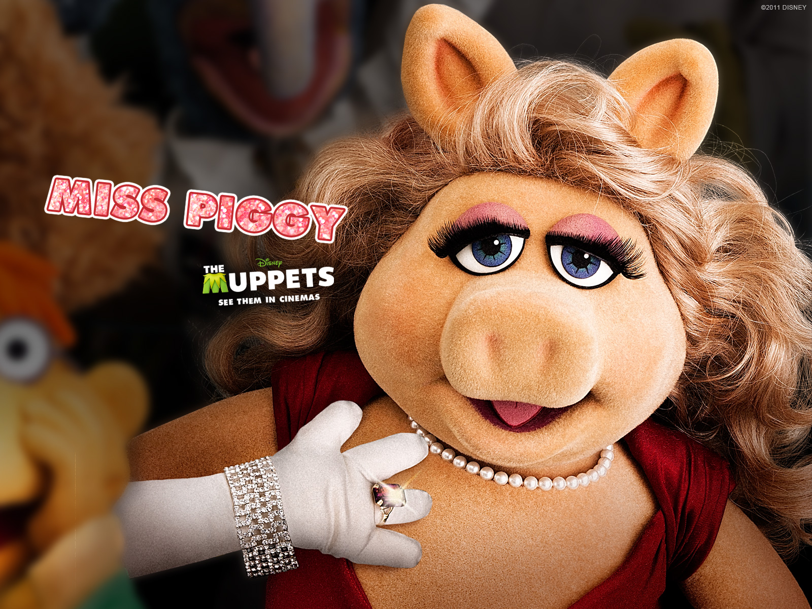 Missy Piggy The Muppets Characters Disney Uk