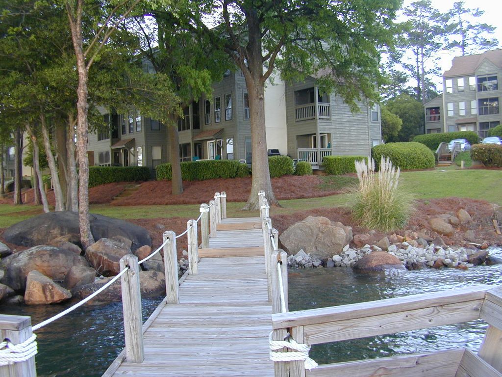 Ground Floor Condo With Large Deck On Lake