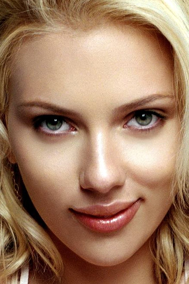 Scarlett Johansson iPhone4 Wallpaper