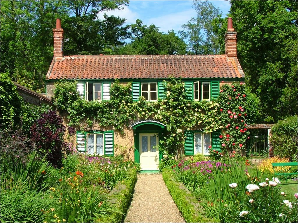Chores Wallpaper Hydrangea Hill Cottage Garden