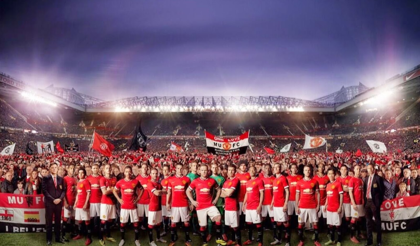 Manchester United Football Club Group Wallpaper In Ground