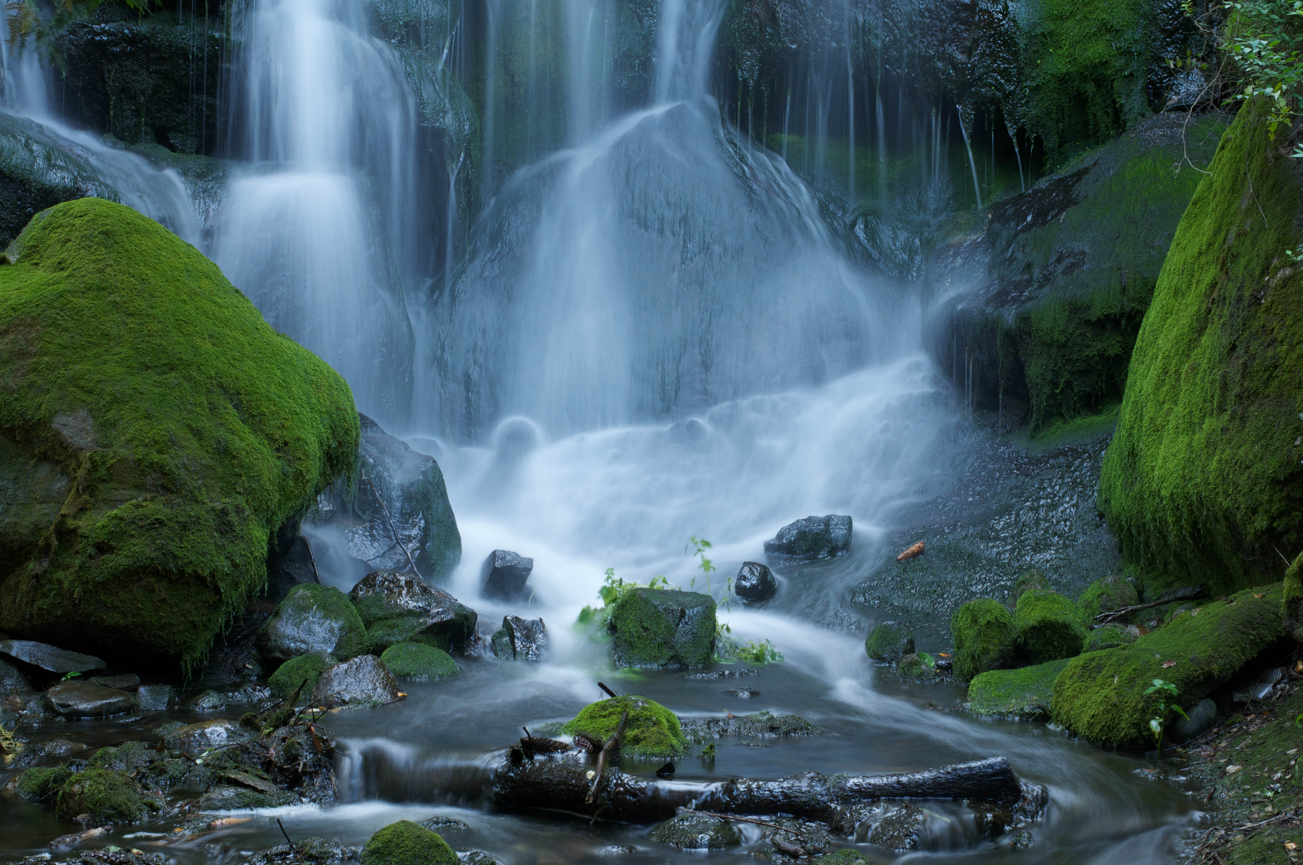 4k Waterfall Wallpaper