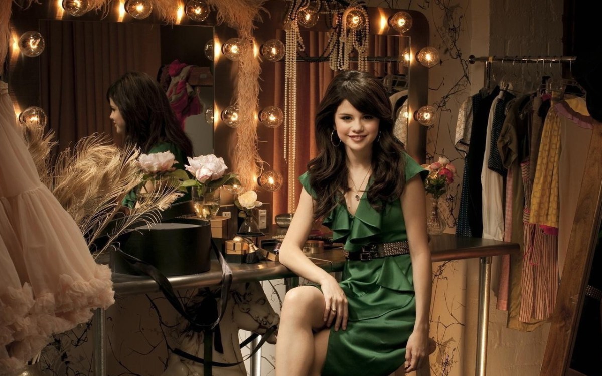 Selena Gomez Cute 4K Wallpaper 4K Wallpapers