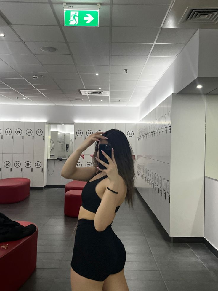 Gym Girl Aesthetic Wallpaper
