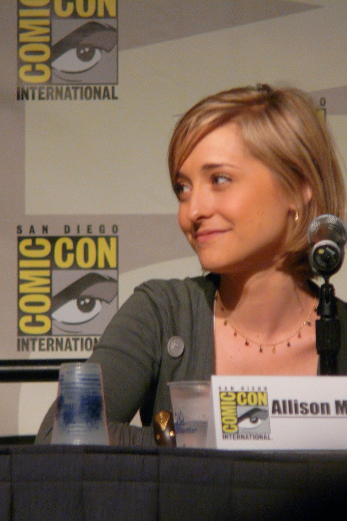 Allison Mack Wallpaper Best Pictures