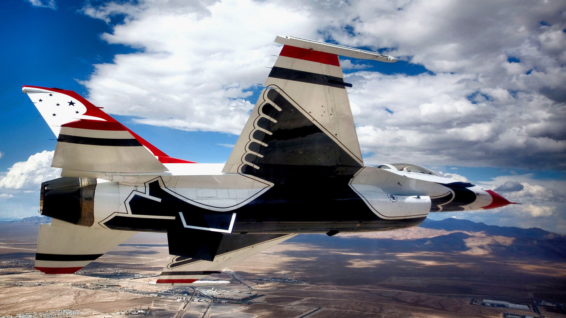 16 Fighting Falcon widescreen stunt flying USAF USAF Thunderbirds