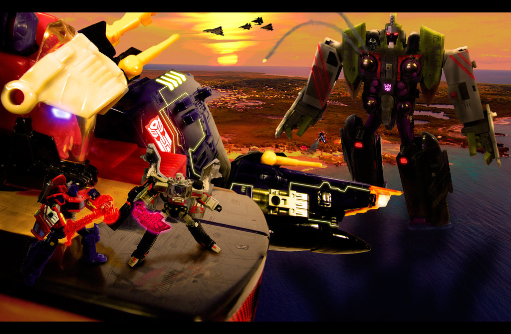 Autobots Vs Decepticons Wallpaper Battle at sea   autobots vs 1024x670