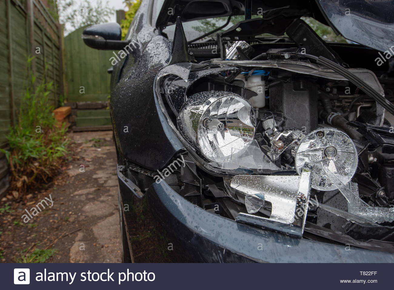 Volkswagen Golf Car crash damage and details Head on vehicle