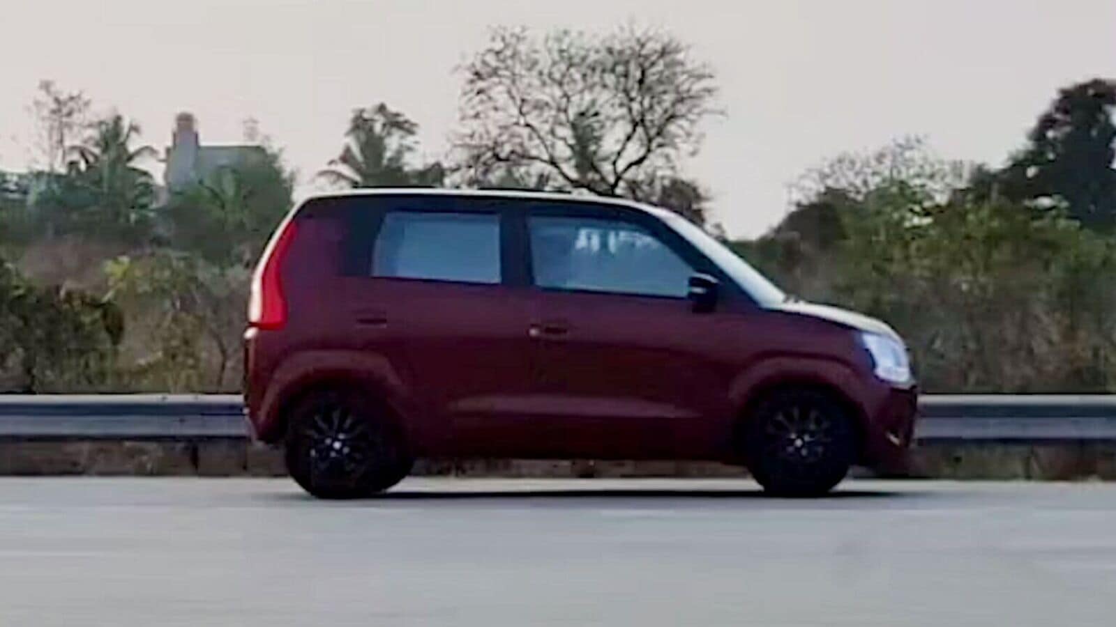 Maruti WagonR facelift spotted during commercial shoot Car News