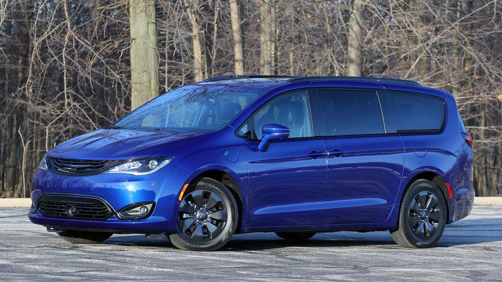 Chrysler Pacifica Ad Says People Who Don T Drive A Hybrid Suck