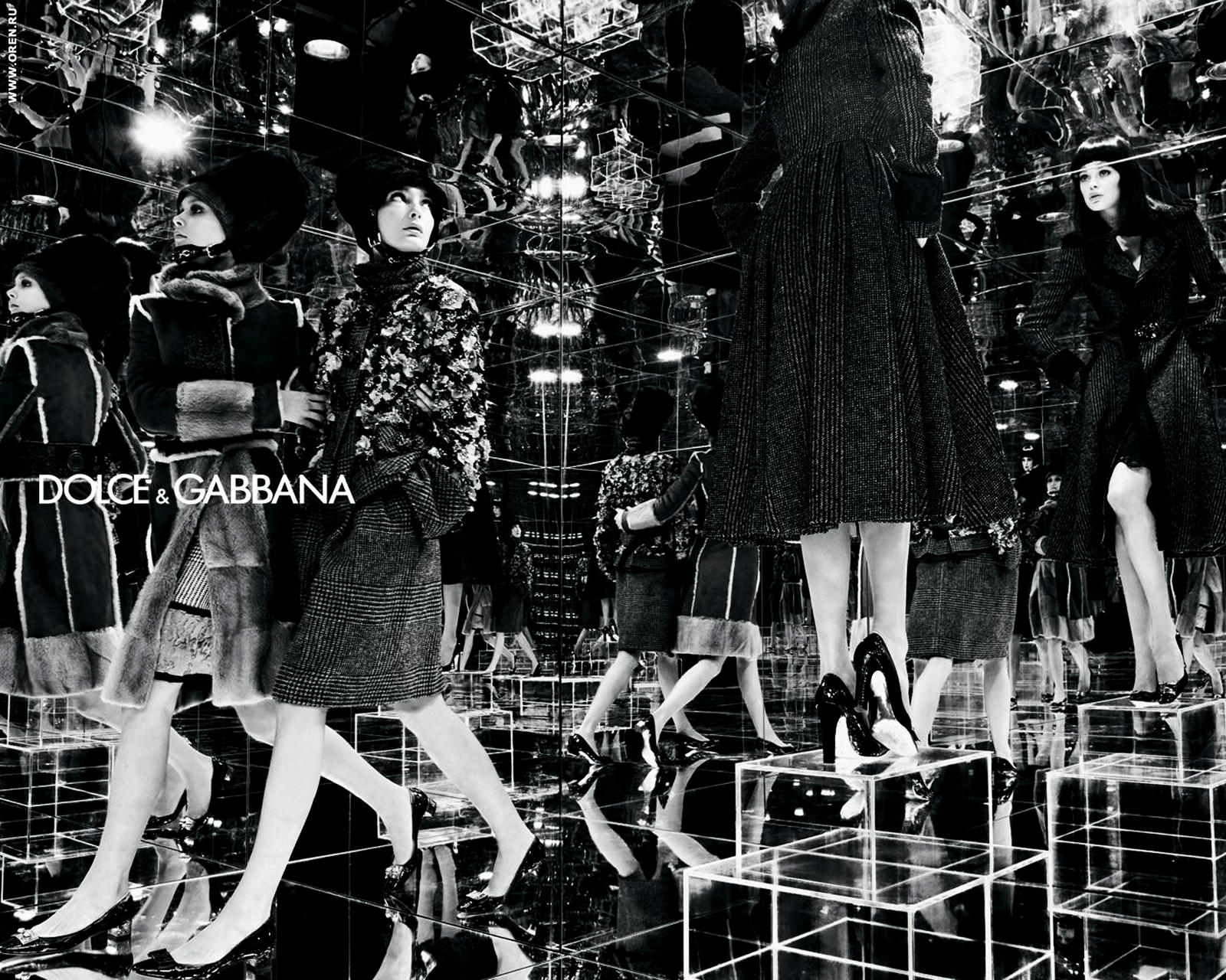 And Gabbana Girls Mirrors Black White Photography Ad HD Wallpaper