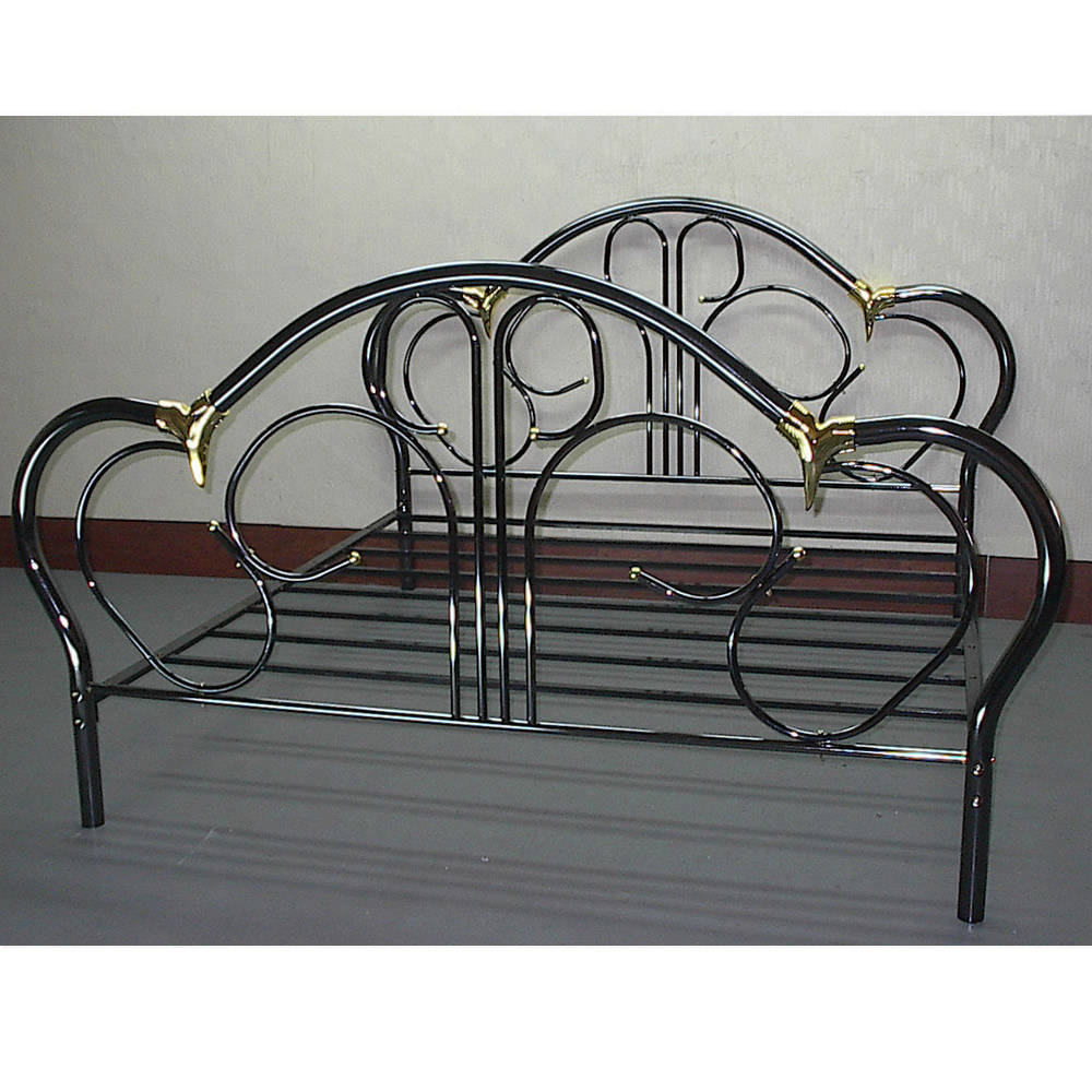 Old Metal Iron Bed Frame Z16jq19jkrcz27v5 Wallpaper