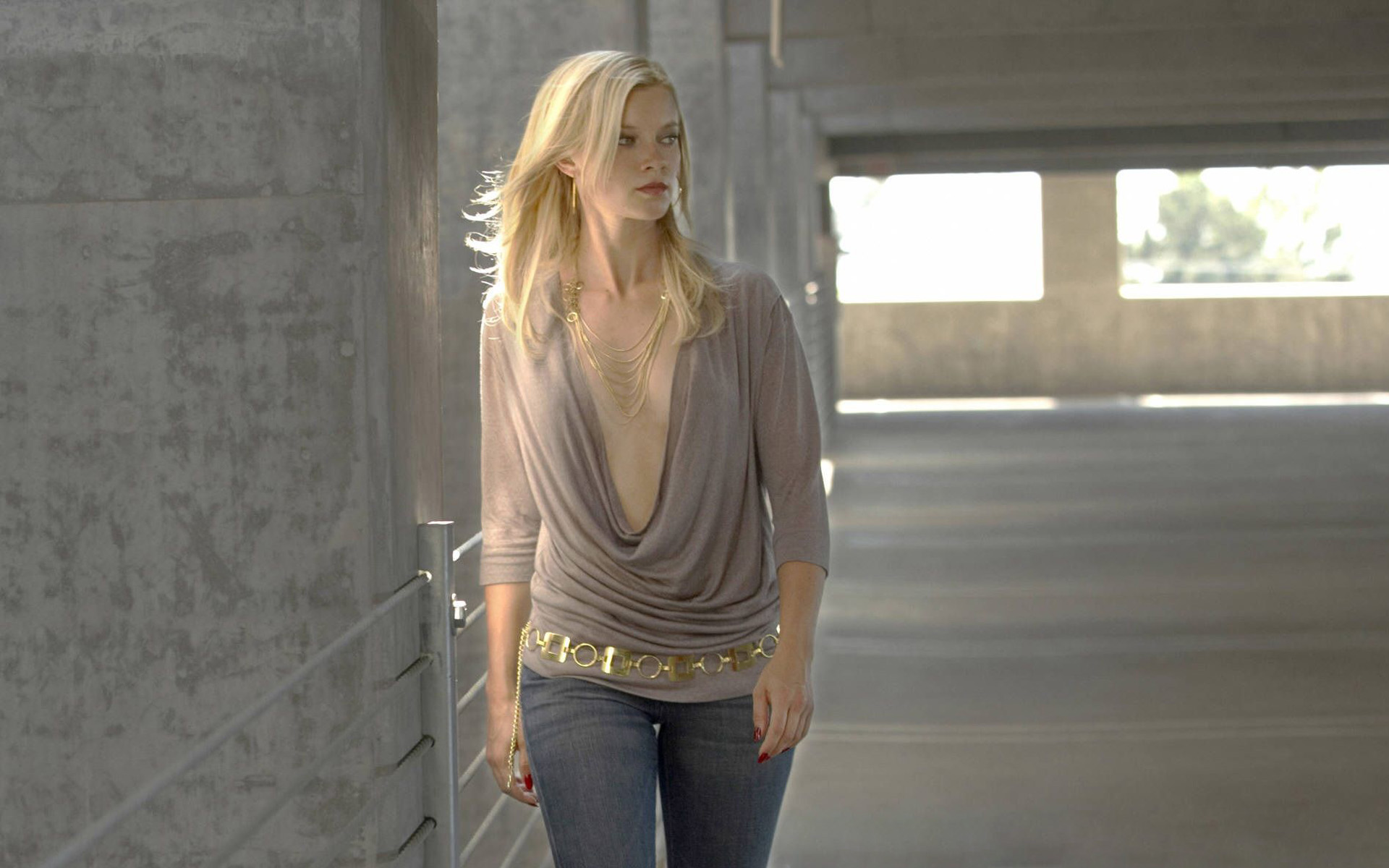 Amy Smart HD Wallpaper In High Resolution For Get
