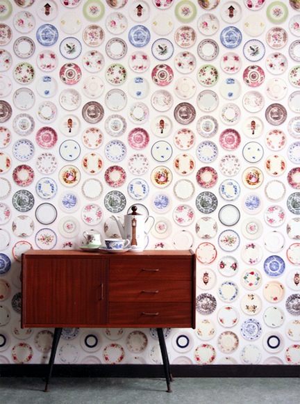 This Plate Wallpaper Can Add Color To A Small Simple Space