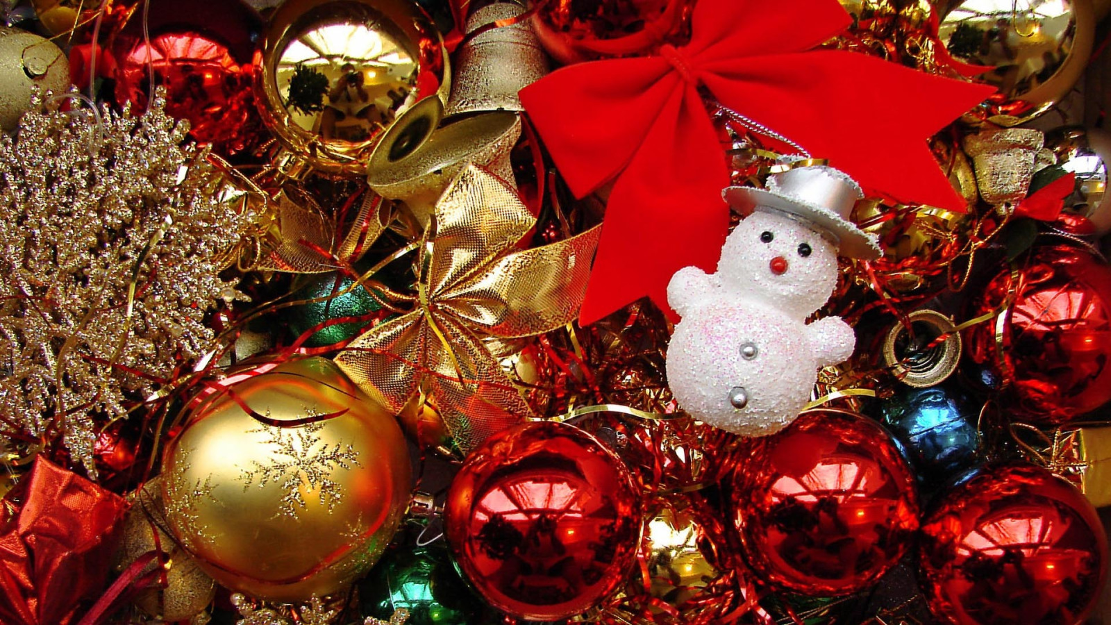 Red And White Christmas Ornaments  Wallpapers13com