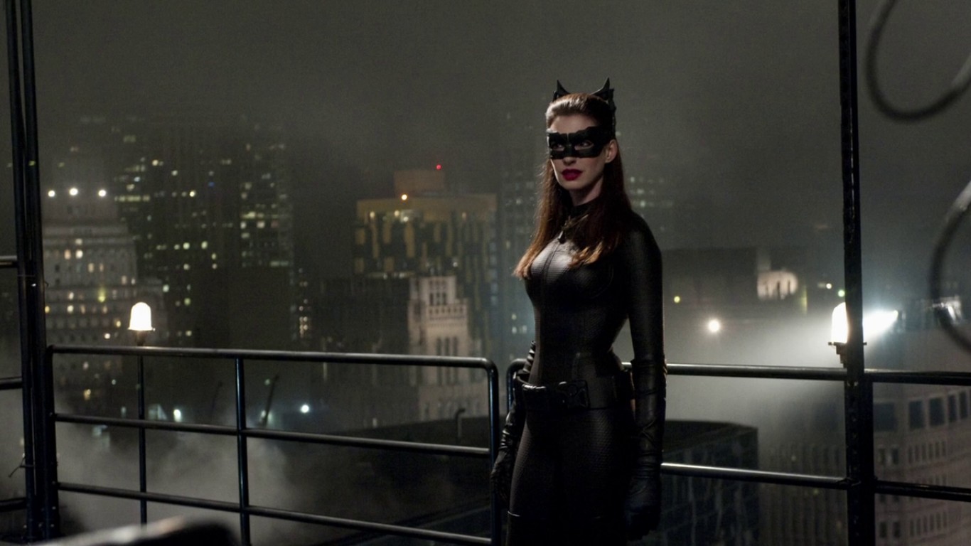 Anne Hathaway Fue Gat Bela En La Pel Cula De Batman