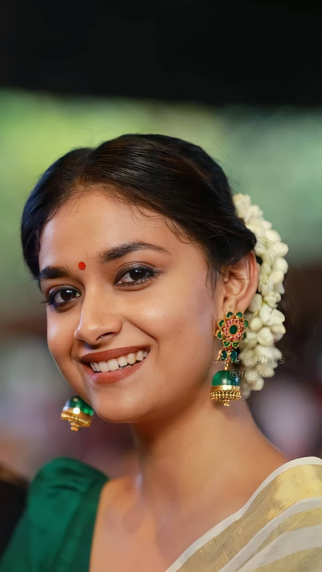 Close Up Of Keerthi Suresh 2eb69268lwdv7bcn Wallpaper